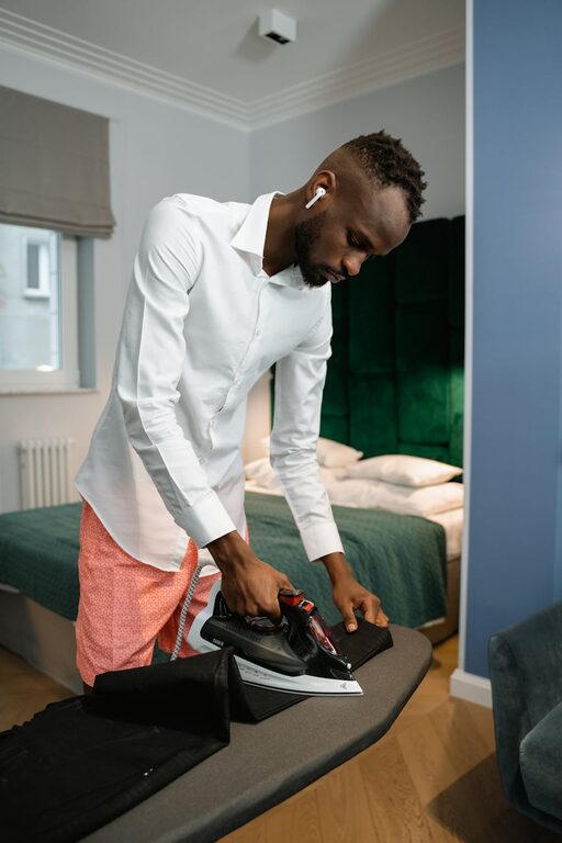 Jak dbać o ubrania, by służyły dłużej – praktyczne wskazówki